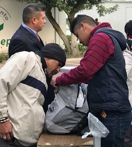 Revisan mochilas en Conalep de Azcapotzalco luego de que alumno fue baleado