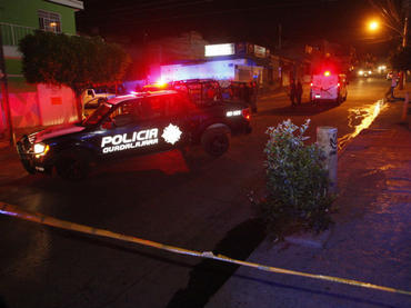 Hombre muere después de ser arrastrado por un auto en Guadalajara