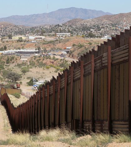 EU pospone licitación de muro con México