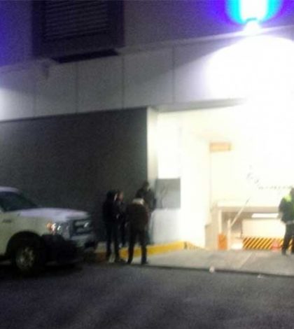Muere policía al frustrar asalto en hotel de Naucalpan