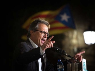 Condenan a ex presidente de Cataluña a dos años de inhabilitación