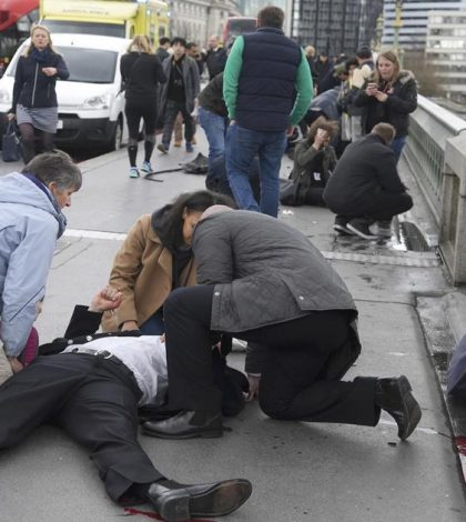 Confirman 4 muertos y 20 heridos tras atentado en Parlamento británico