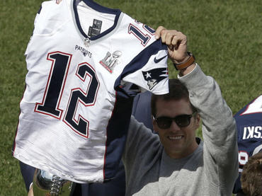 Brady recupera camiseta que le robaron en Super Bowl
