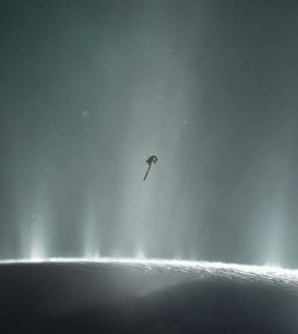 Luna de Saturno podría albergar microorganismos vivos