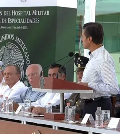 Peña Nieto inaugura hospital militar en Nuevo León