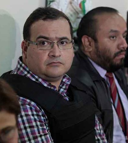 Tras audiencia, llevan a Javier Duarte de vuelta al penal
