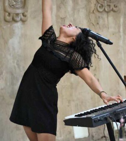 Flor Amargo, ‘La pianista loca del Metro’ que alegrará tu corazón