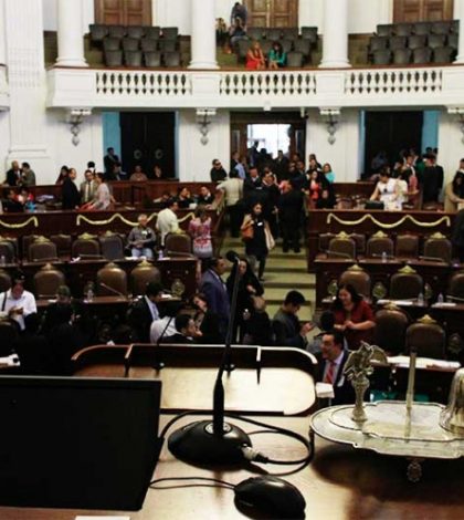 Diputados castigados de Morena se ausentan de sesión en ALDF