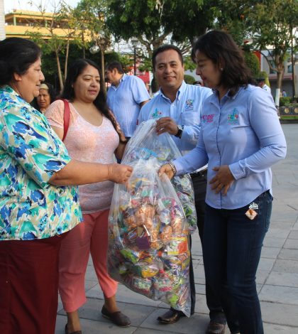 Artesanos «Soy Rioverde»  se unen a celebración  del Dia del Niño con  donacion de dulces