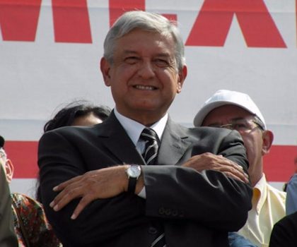 El INE desecha medidas cautelares contra Morena y López Obrador