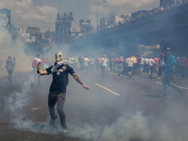 Muere un joven durante una protesta a las afueras de Caracas