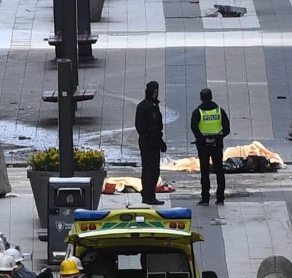 Suman cuatro muertos y un detenido por atentado en Estocolmo