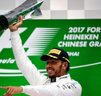 Hamilton gana por quinta vez el Gran Premio de China