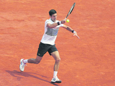 Djokovic inicia con  éxito la defensa de su título