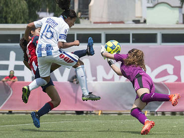 Equipo Femenil de Chivas es goleado en su presentación