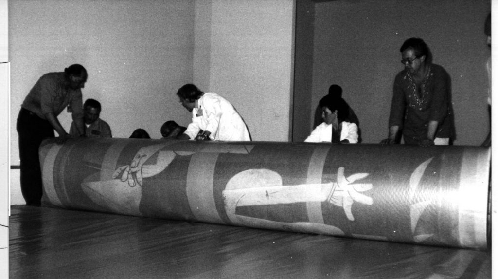 Los operarios del MoMA recogen el 'Guernica' para su traslado a Madrid, el 9 de septiembre de 1981
