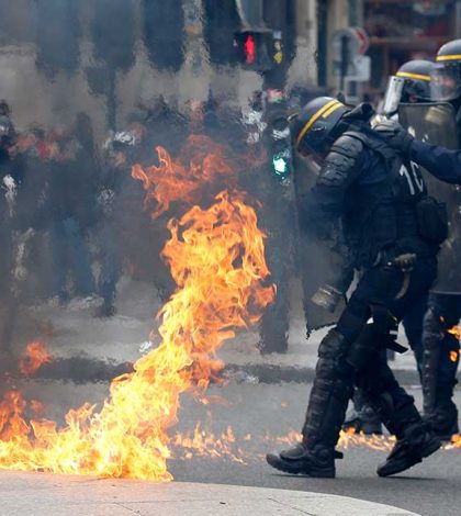 Disturbios en Francia durante marcha de trabajadores; sube tensión por elecciones