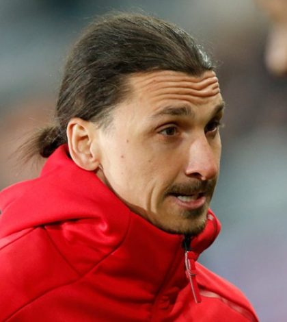 Operan con éxito a Ibrahimovic