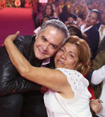 Con bailongo Mancera lanza la tarjeta A Toda Mami