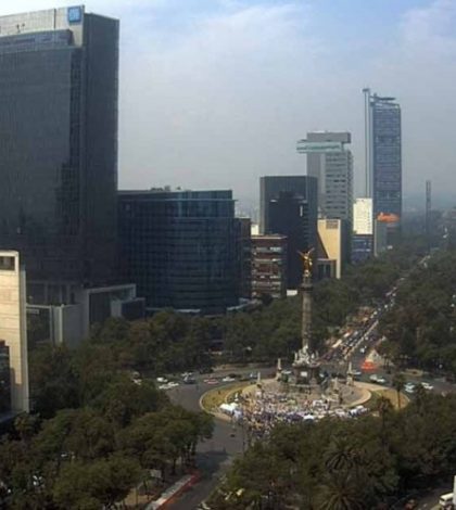 Habilitan reversible en Paseo de la Reforma por manifestantes