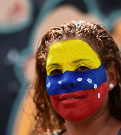 Venezolanos vuelven a marchar en Caracas al cumplirse un mes de protestas