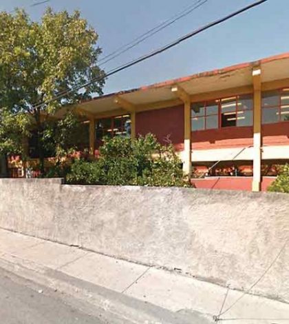 Alumna ataca a su maestro con navaja en Guadalupe, Nuevo León