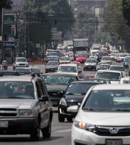 Automóviles con engomado verde no circulan este jueves en 6 estados