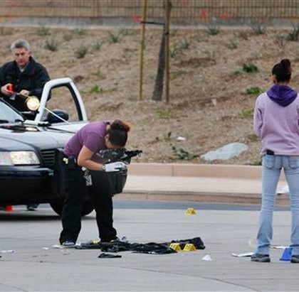 Dos policías matan a tiros a estudiante en una escuela secundaria en California