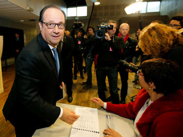 Hollande vota por última vez como presidente