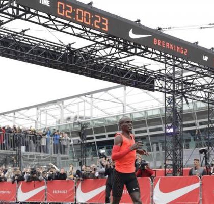 Imponen nueva marca, corren maratón en dos horas en Monza, Italia