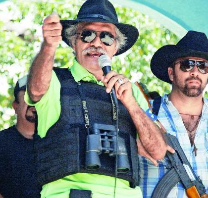 Juez autoriza a Mireles seguir proceso en libertad