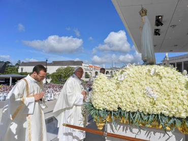 El Papa suplica a la Virgen de Fátima paz para la humanidad