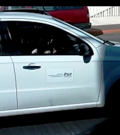 Empleados de Gobierno utilizan vehículos oficiales para cuestiones personales (Video)