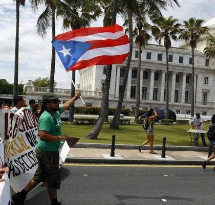 Puerto Rico pide ayuda del público para universidad