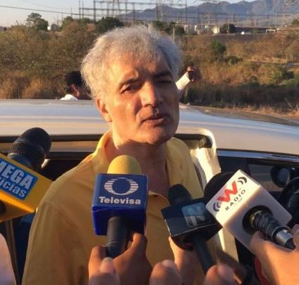 José Manuel Mireles sale del penal de Nayarit