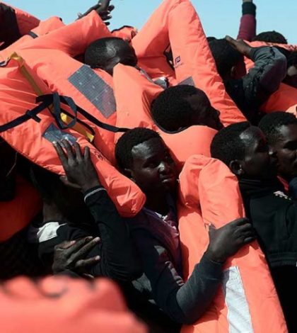Rescatan a casi 2 mil 500 inmigrantes en las costas de Italia