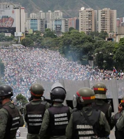 La tercera edad se suma a las marchas contra Maduro