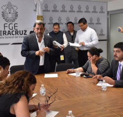 Diputados de Morena-Veracruz denuncian a Eva Cadena