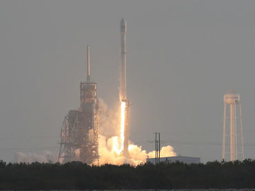 SpaceX lanza  con éxito su  primer satélite espía de EU