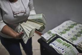 Grecia y Cuba adeudan el 60% del dinero prestado por España al extranjero