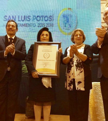 Recibe la magistrada Juana María  Meza la presea «Potosino Distinguido»