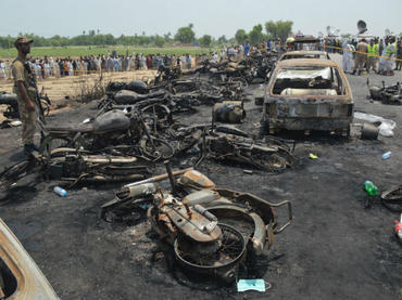 Mueren más de 100 personas tras explosión de camión en Pakistán