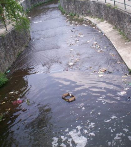 Descargas residuales contaminan  la presa San José alerta Barrera G.