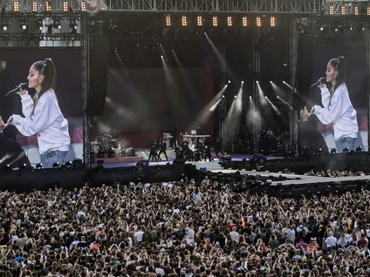 Ariana Grande canta en honor de las víctimas del terrorismo