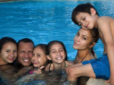 Jennifer López comparte foto en familia con Alex Rodríguez