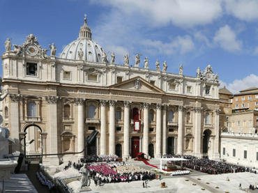 El Vaticano estudia excomulgar a corruptos y mafiosos