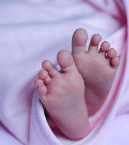 Partera ‘madruga’ a paciente; da en adopción a recién nacido