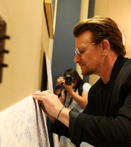 Bono visita el Capitolio en honor a congresista herido