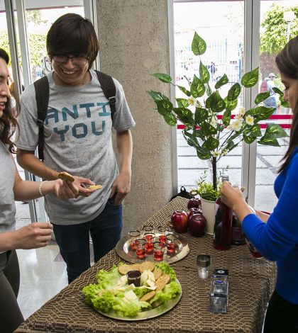 Licor de manzana, productor artesanal de  estudiante de la carrera Agroindustrial UASLP