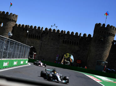 Hamilton lidera la Q1 en circuito de Bakú